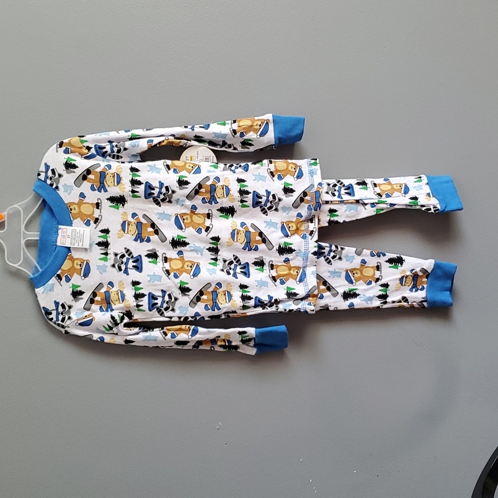 Swiggles 2T pajama set, moose & racoon